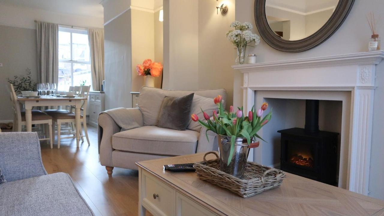 Luxury Living Outside The City Walls - Sleeps Six! Chester Kültér fotó